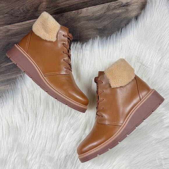 NEW Clarks Andie Mae 9M Leather Comfort Ankle Booties Tan Brown Faux Fur Cuff - Picture 1 of 12